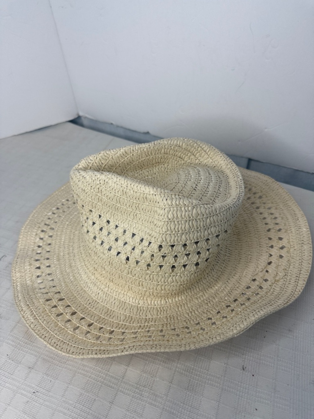NWT BCBG Breathable Straw Sun Hat in Natural Cream - Picture 4 of 6